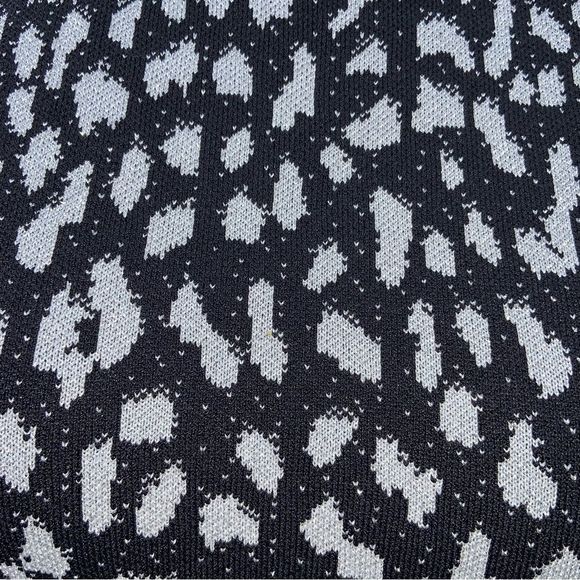 MICHAEL KORS KNIT TOP | ANIMAL PRINT | MOCK NECK | SILVER & BLACK | SIZE MEDIUM - Picture 7 of 8
